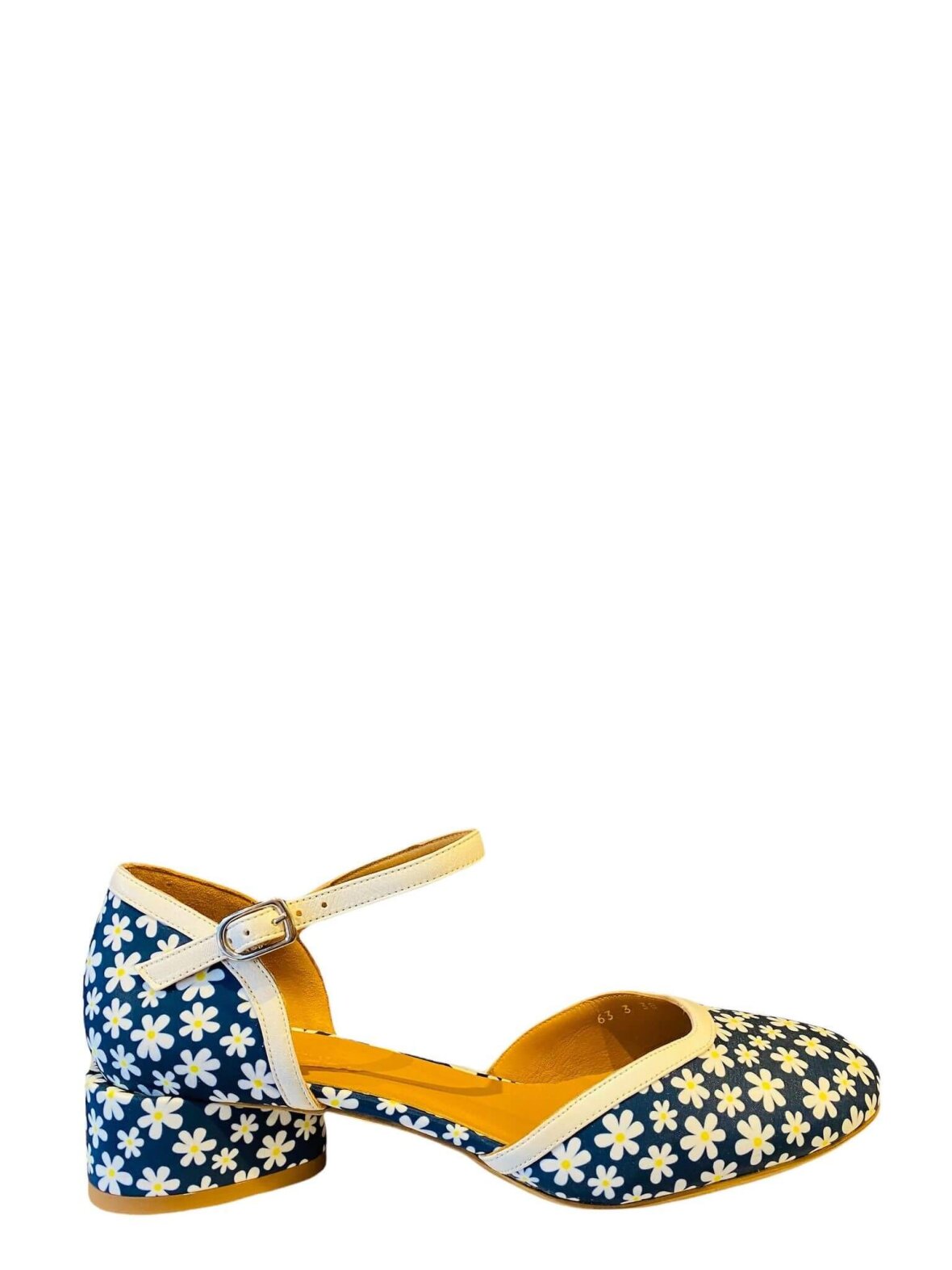 Køb sko fra i blomster mønsteret tekstil med navy bund farve hos Helle M