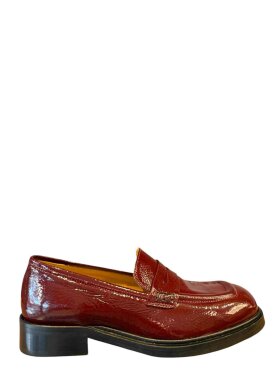 MAT:20 - loafer